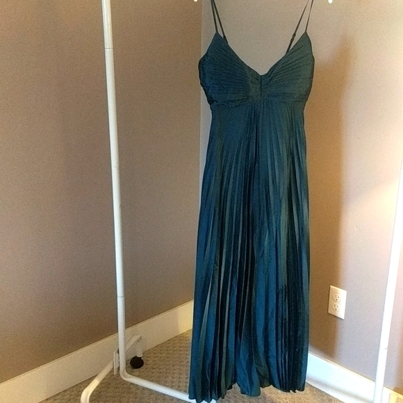 Abercrombie & Fitch Dresses & Skirts - NWT Abercrombie & Fitch green pleated dress